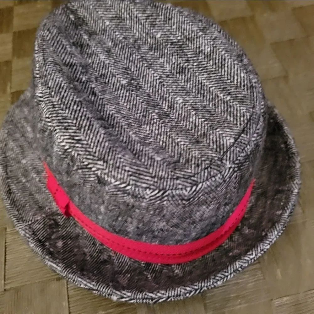 BRAND NEW BABY HAT - Picture 5 of 12